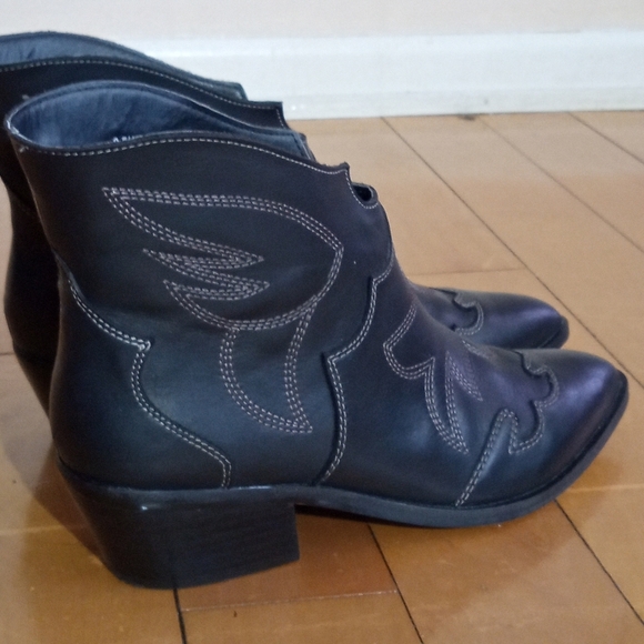 Chinese Laundry Fiona Black Western Ankle Boots with Pointed Toe and Medium Heel - Picture 4 of 11